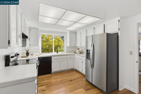 Tiny photo for 28 Shepardson Ln Ln, Alameda, CA 94502 (MLS # 41151619)