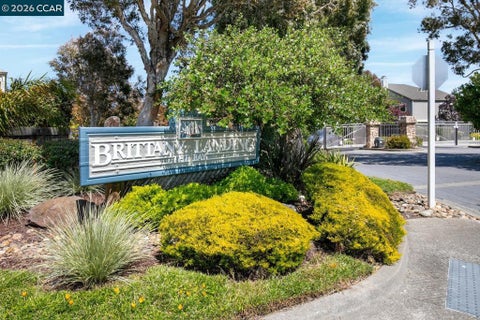 Tiny photo for 28 Shepardson Ln Ln, Alameda, CA 94502 (MLS # 41151619)