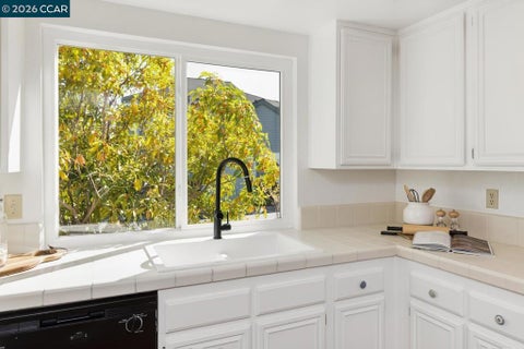 Tiny photo for 28 Shepardson Ln Ln, Alameda, CA 94502 (MLS # 41151619)