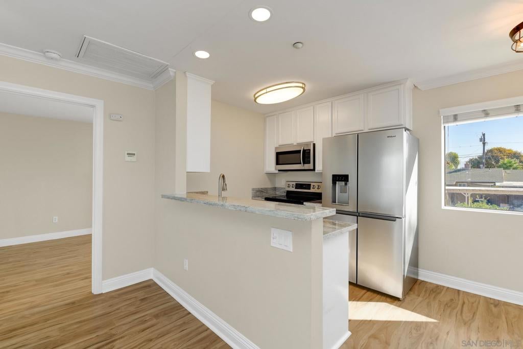 201 Twin Oaks Ave 5