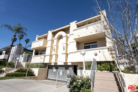 Photo of 13801 Oxnard Street #206, Valley Glen, CA 91401 (MLS # 26660893)