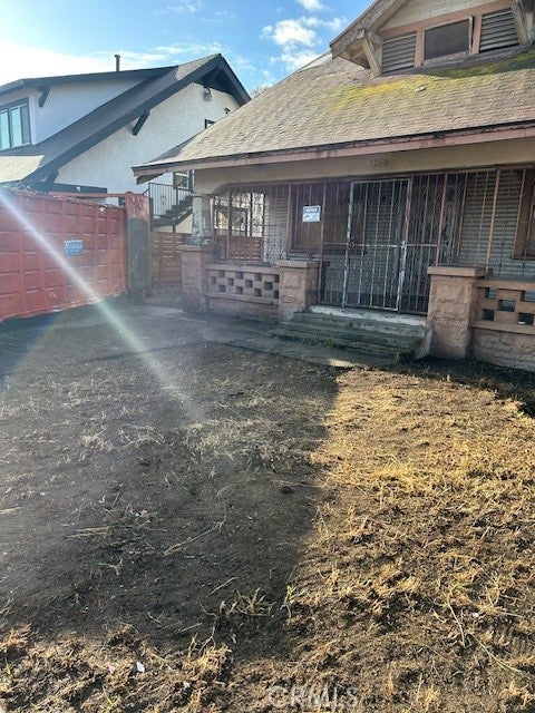 1250 W Vernon AVE