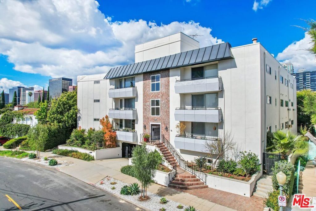 Photo of 10725 Ohio Avenue #PH2, Los Angeles, CA 90024 (MLS # 25600731)