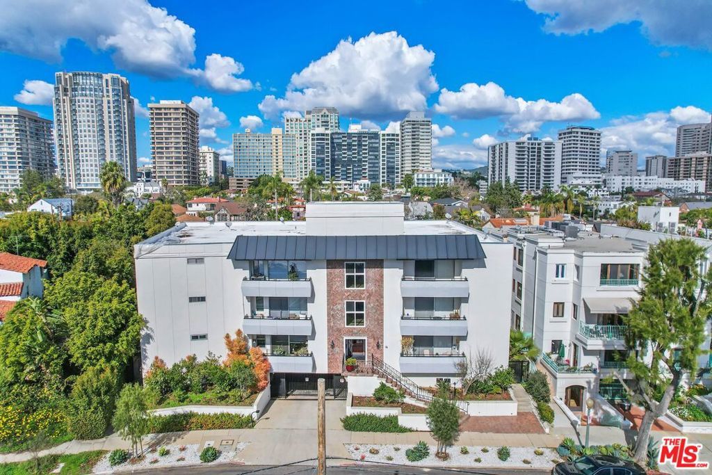 Photo of 10725 Ohio Avenue #PH2, Los Angeles, CA 90024 (MLS # 25600731)
