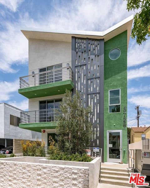 Photo of 3726 N Kelton Avenue #101, Los Angeles, CA 90034 (MLS # 26829151)