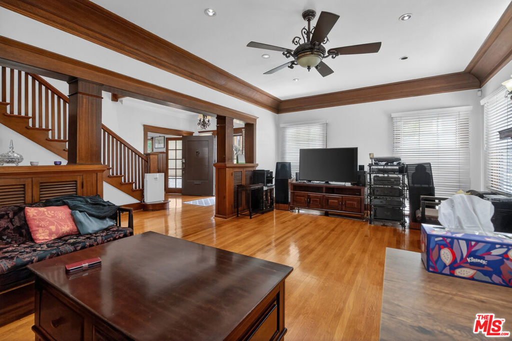 867 S Bronson Avenue