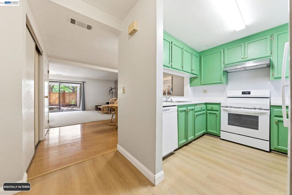 709 Center Ave
