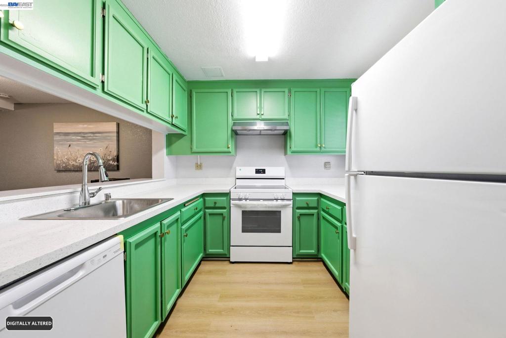 709 Center Ave
