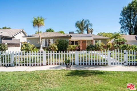 Photo of 7426 Caldus Avenue, Los Angeles, CA 91406 (MLS # 26886755)