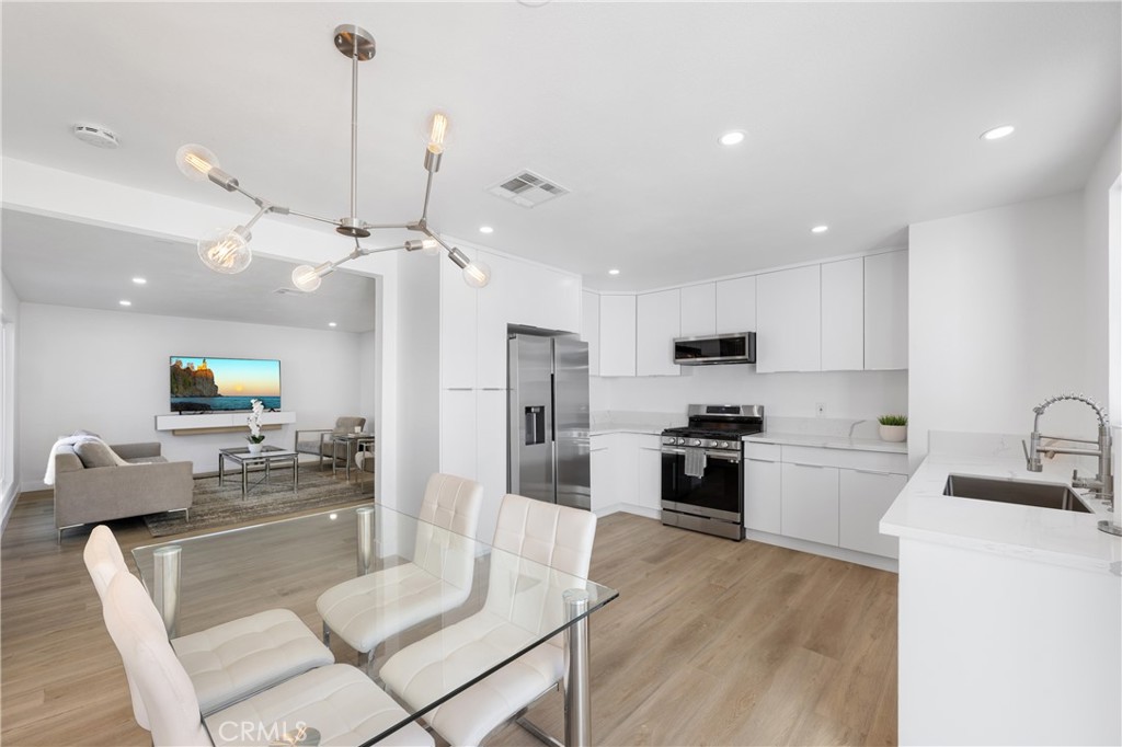 66199 Avenida Suenos