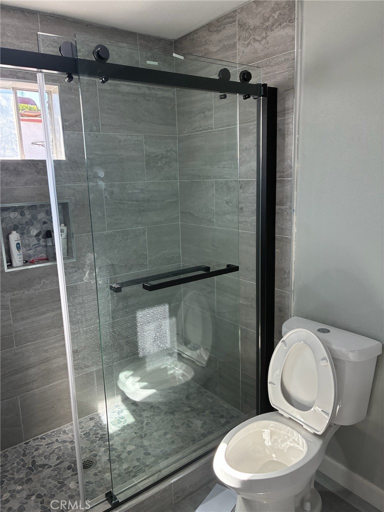 8991 Victoria Avenue