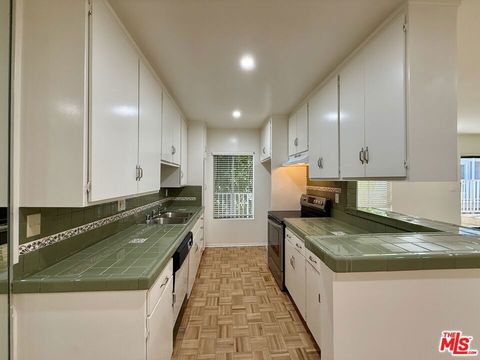 Photo of 5320 Zelzah Avenue #314, Encino, CA 91316 (MLS # 26708441)