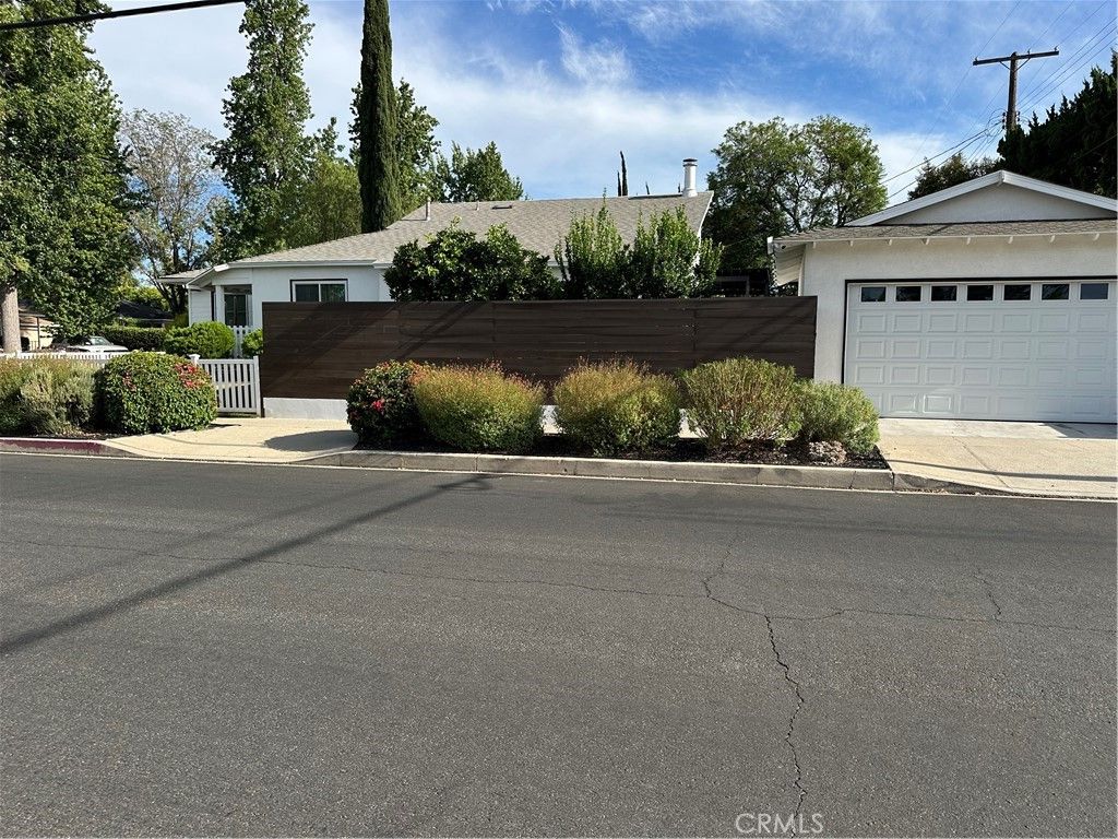 Photo of 5785 Bertrand Avenue, Encino, CA 91316 (MLS # SR25177411)