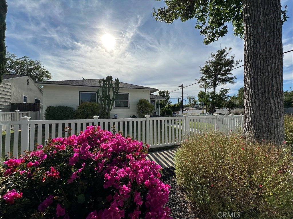 Photo of 5785 Bertrand Avenue, Encino, CA 91316 (MLS # SR25177411)