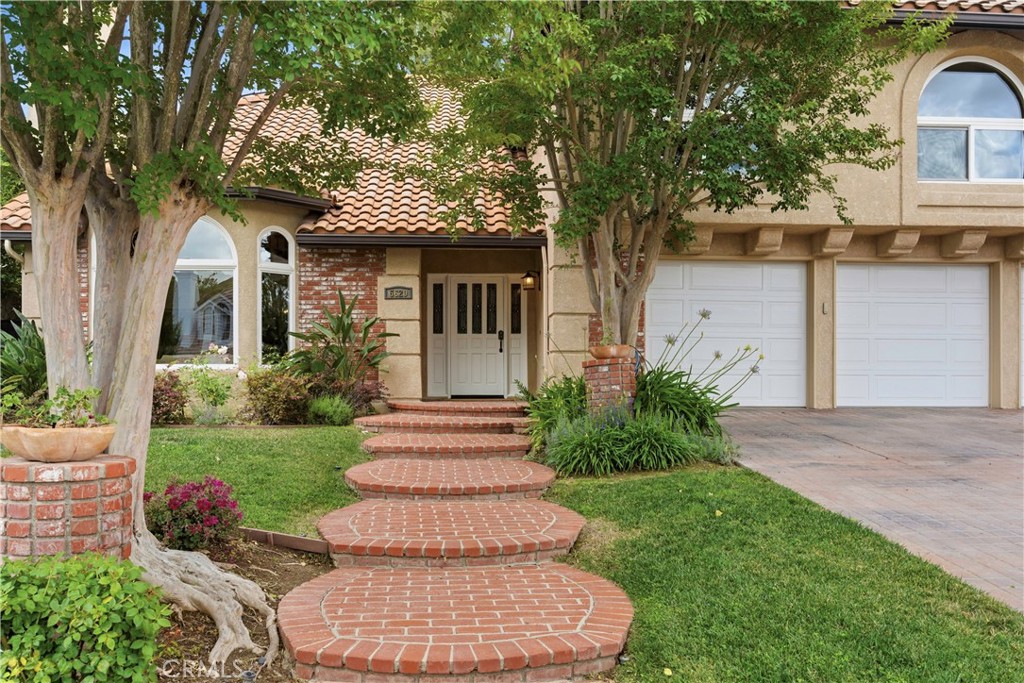 5620 Middle Crest