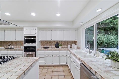 Tiny photo for 5620 Middle Crest DR, Agoura Hills, CA 91301 (MLS # SR26117154)