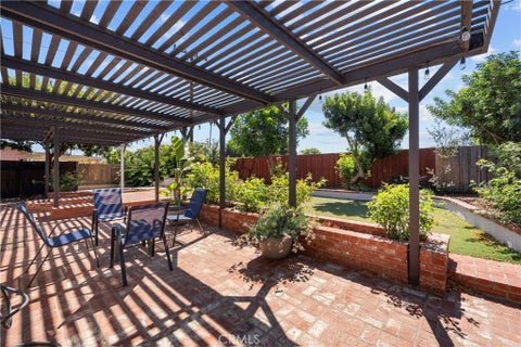 Tiny photo for 9116 Neath ST, Ventura, CA 93004 (MLS # SR26194780)