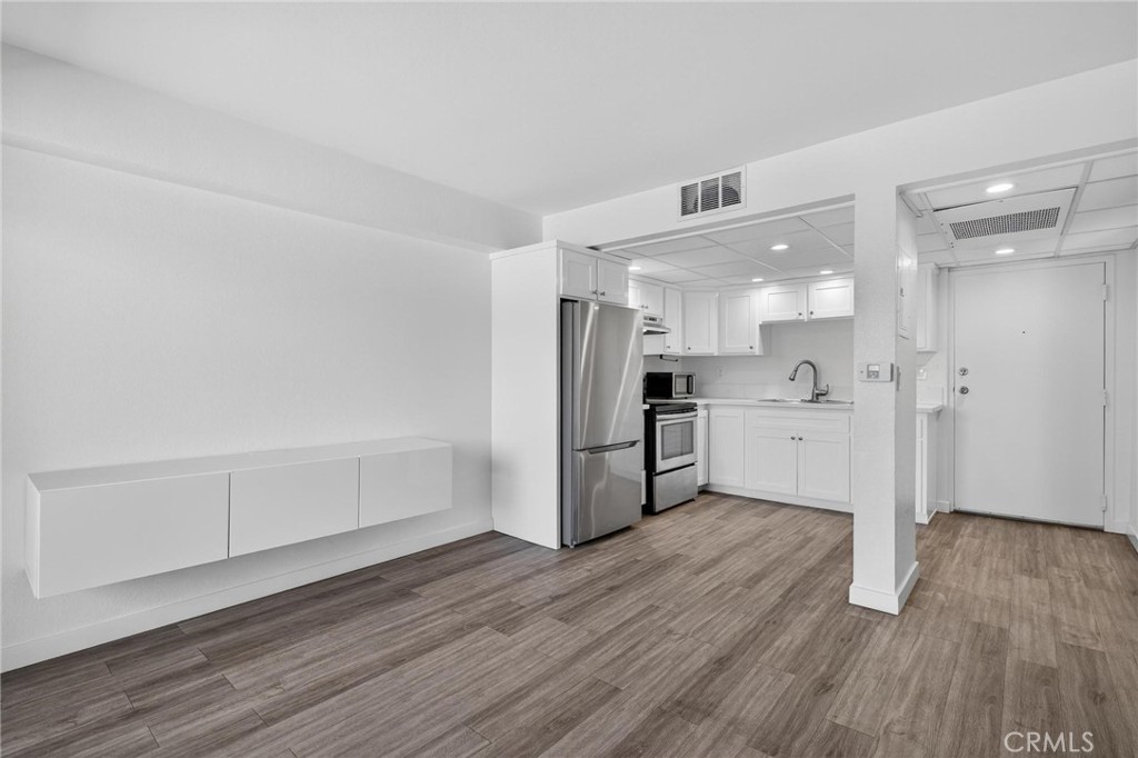 Cute and cozy is what this is! Ideal for the first time homebuyer, a single person or new couple, both of whom are ambitious enough to start living the American dream of Homeownership! :) Get in the game so you can enjoy and treasure this 1-bedroom/1-bathroom (that's clean and well-kept) while it's still affordable! Medium-size condo complex with a gated (secured) parking garage. Location takes just a few minutes for one to get on the freeways. Construction is springing up around the area of the condo which will help in the development of the whole community!