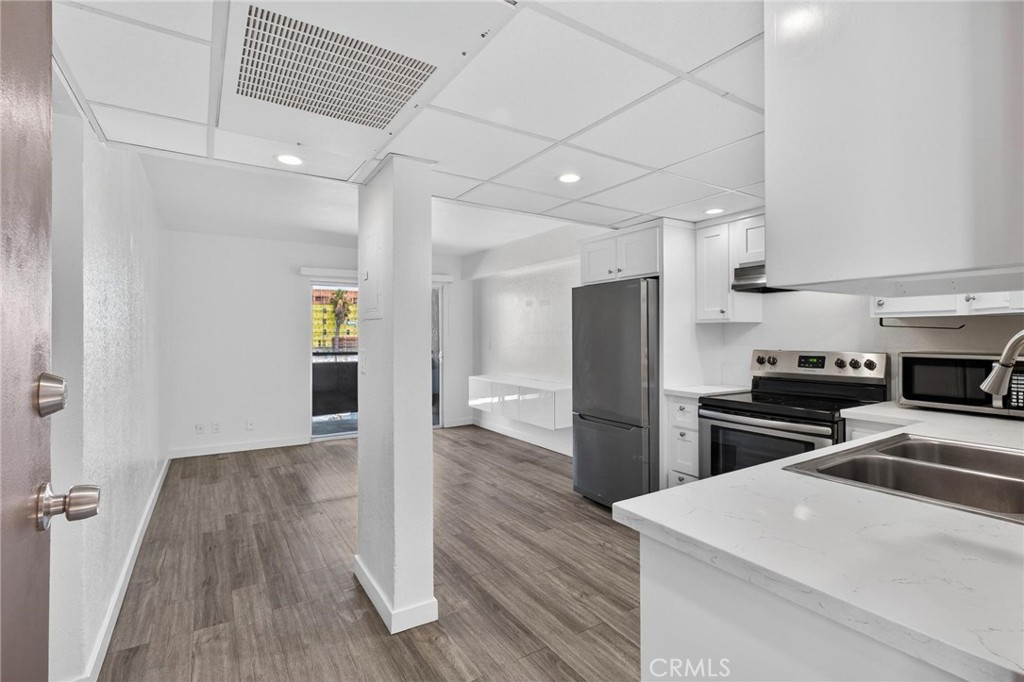1450 LOCUST AVENUE 301