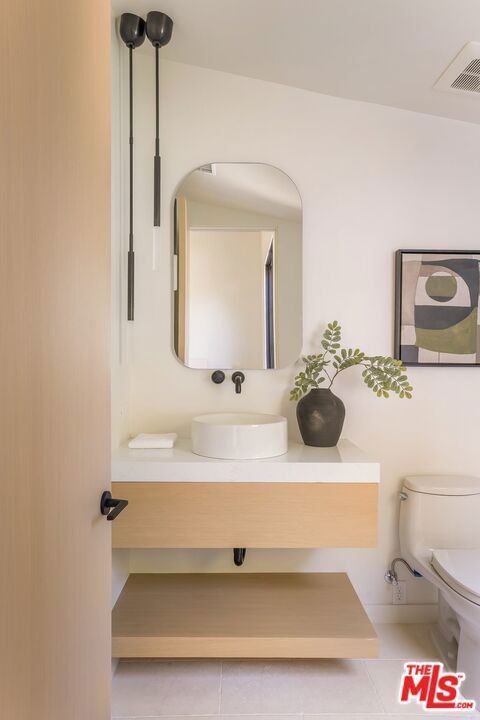 Tiny photo for 1749 Mandeville Lane, Los Angeles, CA 90049 (MLS # 26651925)