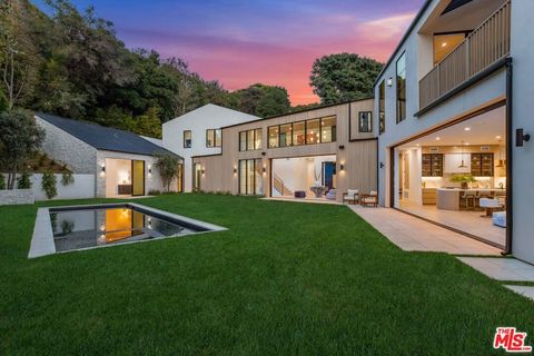 Photo of 1749 Mandeville Lane, Los Angeles, CA 90049 (MLS # 26651925)