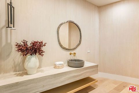 Tiny photo for 1749 Mandeville Lane, Los Angeles, CA 90049 (MLS # 26651925)