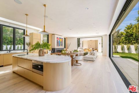 Tiny photo for 1749 Mandeville Lane, Los Angeles, CA 90049 (MLS # 26651925)