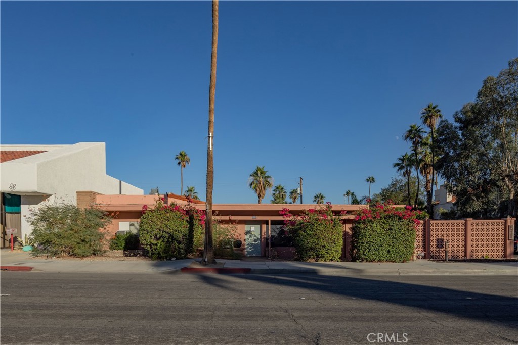 1404 N Palm Canyon