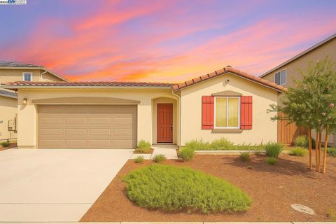 Photo of 407 Sacramento St St, Lathrop, CA 95330 (MLS # 41116130) Photo of 407 Sacramento St St, Lathrop, CA 95330 (MLS # 41116130)