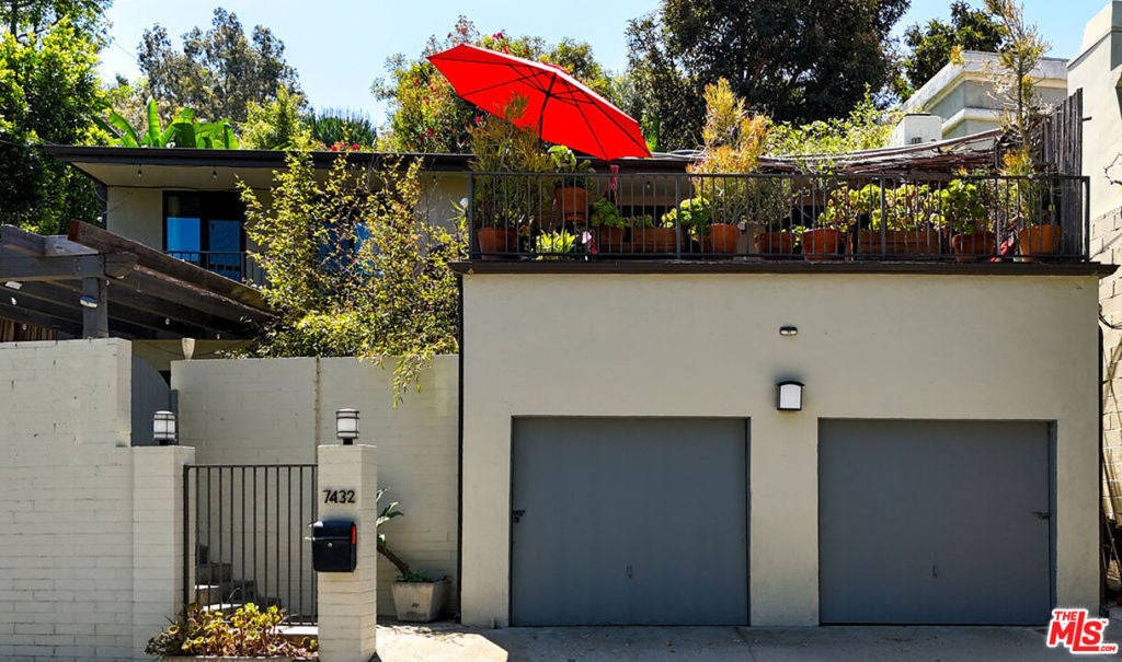 Photo of 7432 Woodrow Wilson Drive, Los Angeles, CA 90046 (MLS # 26867783)