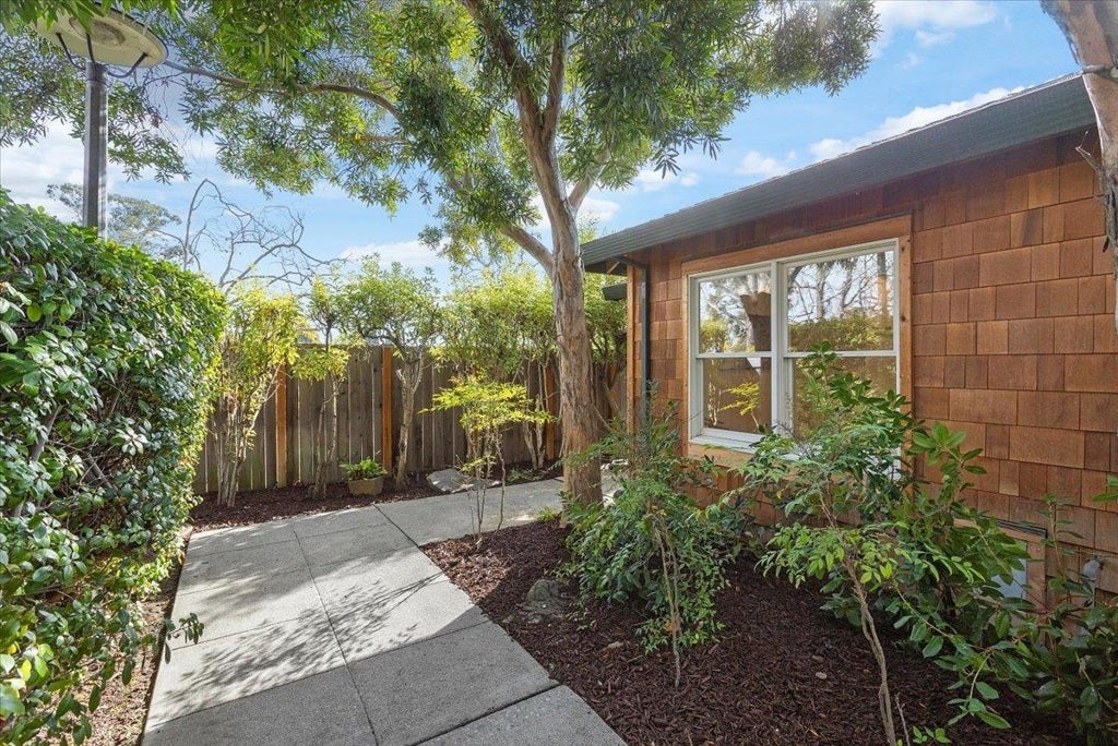 632 Centre Ct Ct