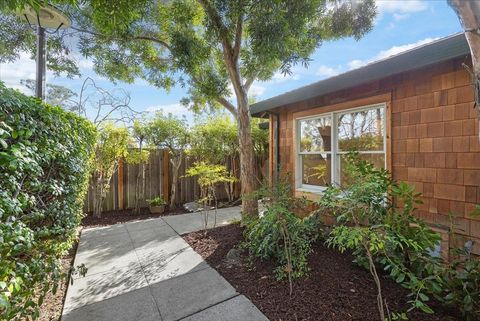 Photo of 632 632 Centre Ct Ct, Alameda, CA 94502 (MLS # 41122706)