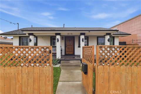 Photo of 816 W 120th Street, Los Angeles, CA 90044 (MLS # RS26026100)