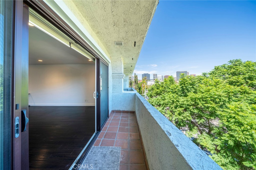 1601 Veteran Avenue 301/302
