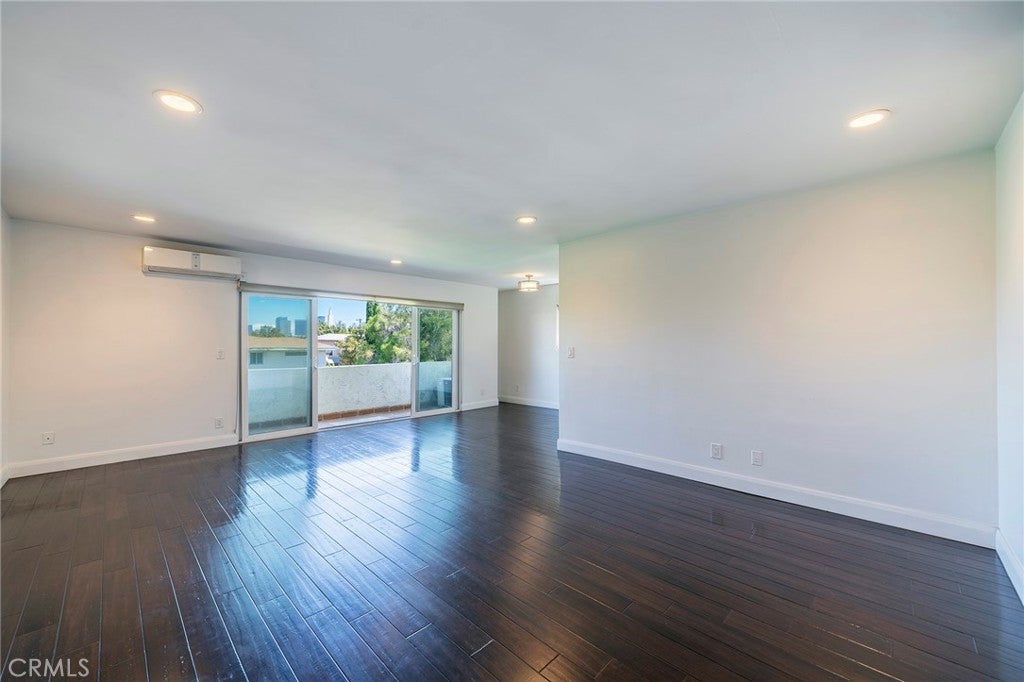 1601 Veteran Avenue 301/302