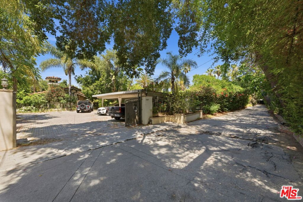 Photo of 5457 Encino Avenue, Encino, CA 91316 (MLS # 26835603)