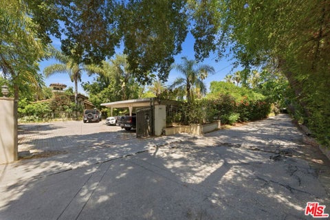 Photo of 5457 Encino Avenue, Encino, CA 91316 (MLS # 26835603)