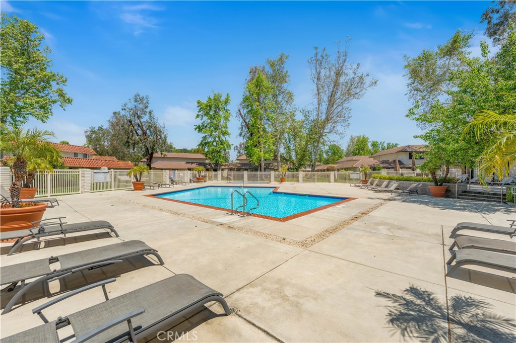 Village Green (725) - Residential Lease