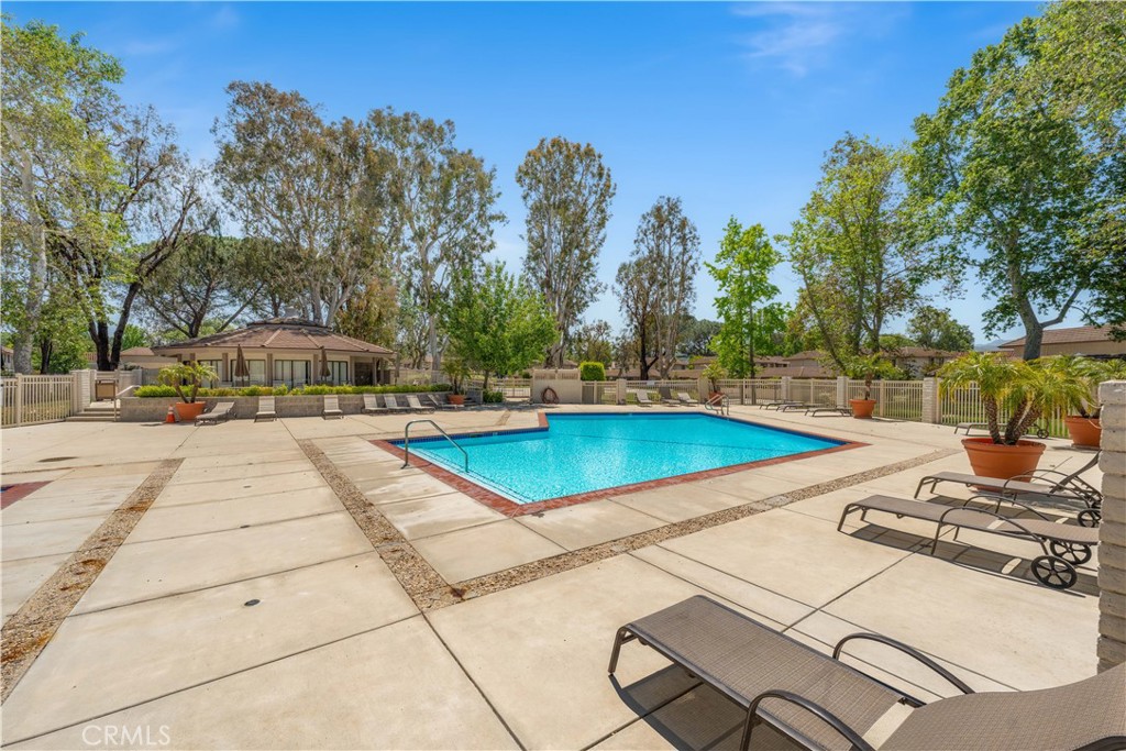 Village Green (725) - Residential Lease