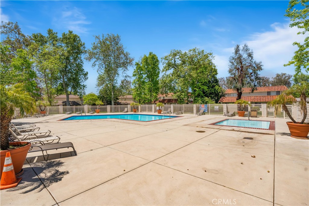Village Green (725) - Residential Lease