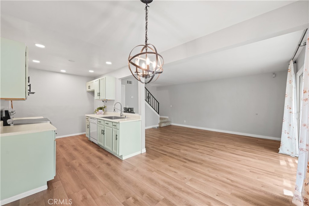 Village Green (725) - Residential Lease
