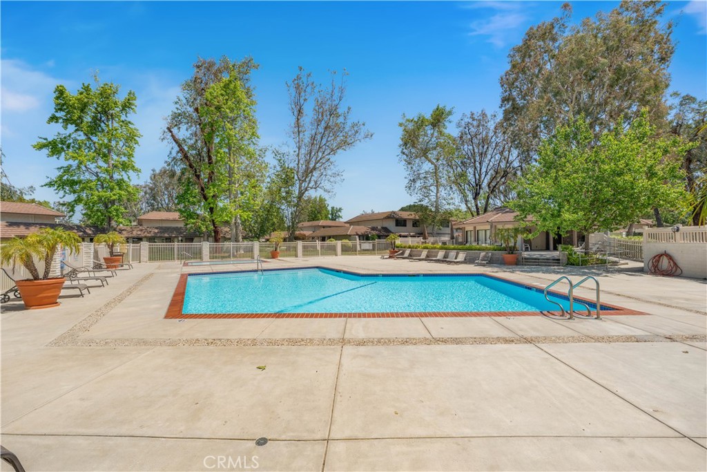 Village Green (725) - Residential Lease