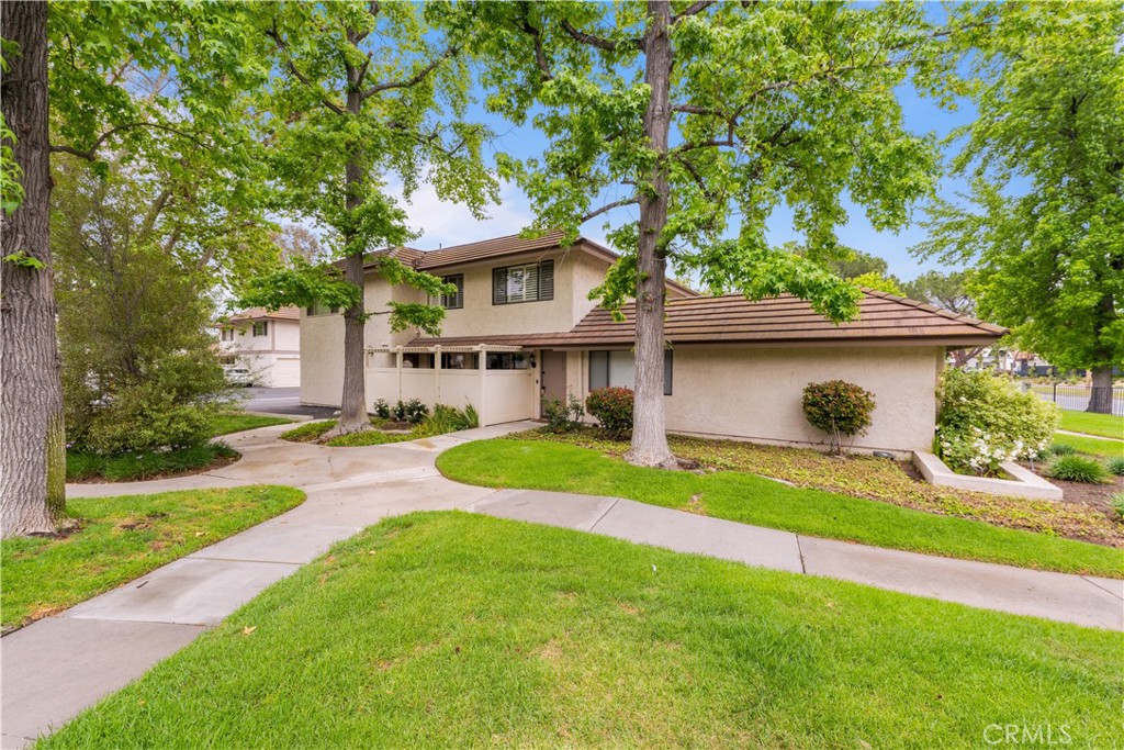 Village Green (725) - Residential Lease