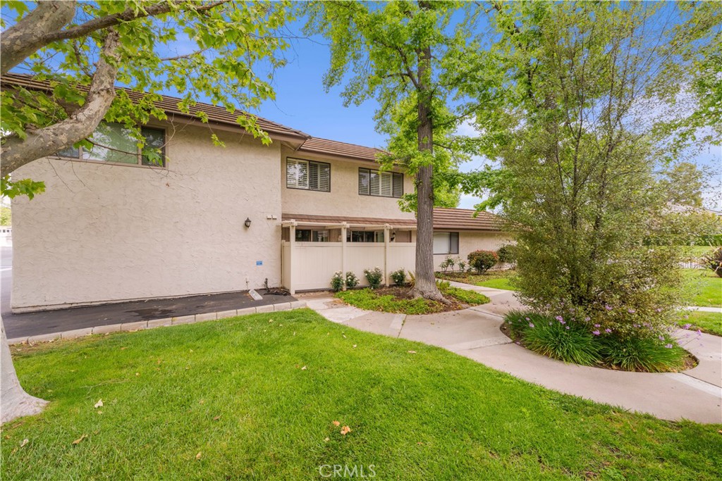 Village Green (725) - Residential Lease