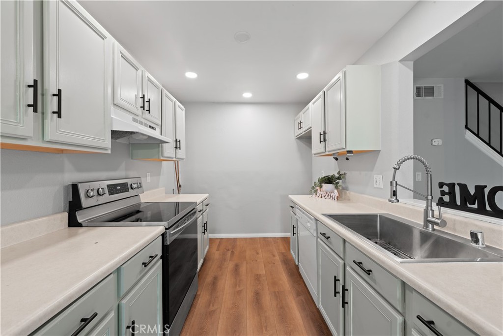 Village Green (725) - Residential Lease