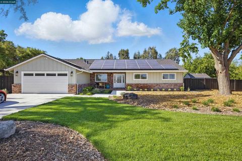 Photo of 1430 Carpenter Rd Rd, Oakley, CA 94561 (MLS # 41128314)