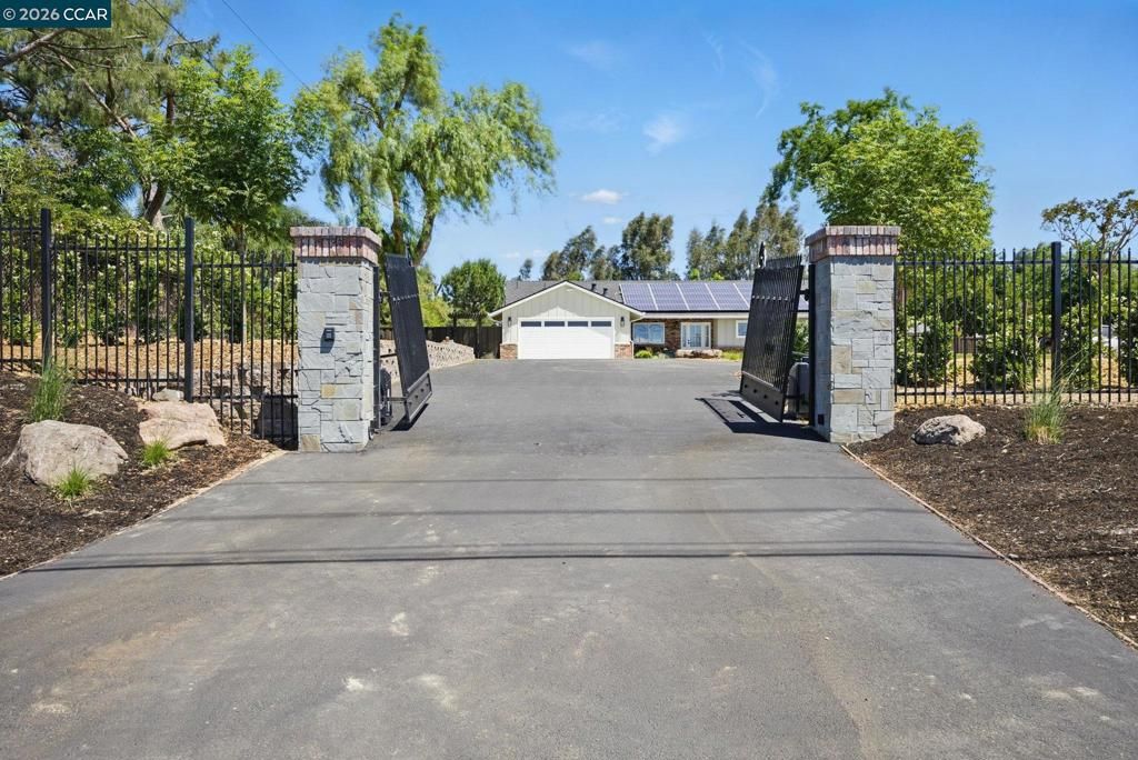 Photo of 1430 Carpenter Rd Rd, Oakley, CA 94561 (MLS # 41128314)