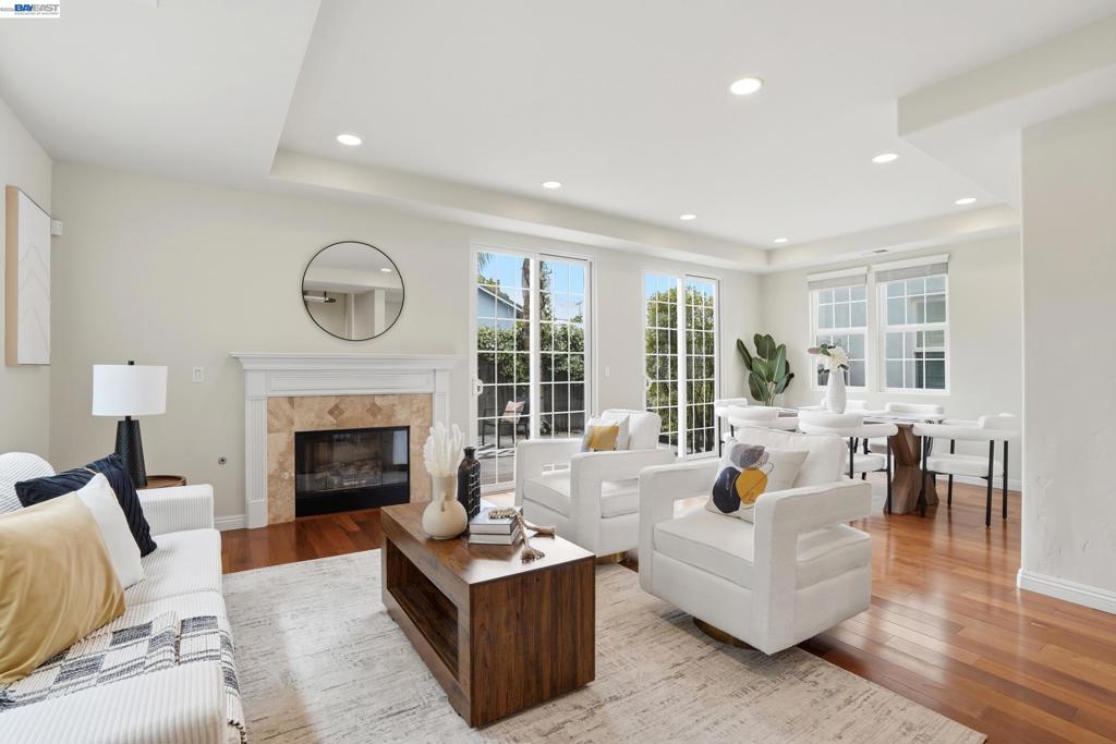 1003 Greenbrier Ct
