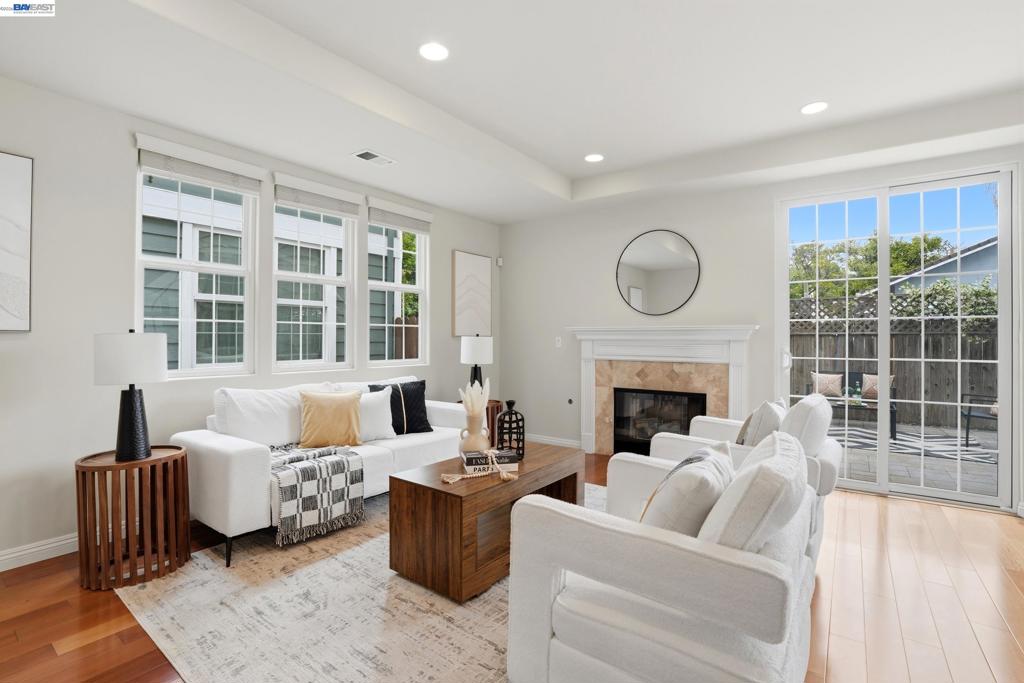 1003 Greenbrier Ct