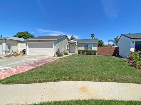 Photo of 1875 Macduee Court, San Jose, CA 95121 (MLS # ML82048058)